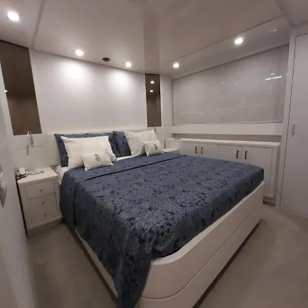 Πλωτό κατάλυμα Luxury Yacht Portosole Σαν Ρέμο