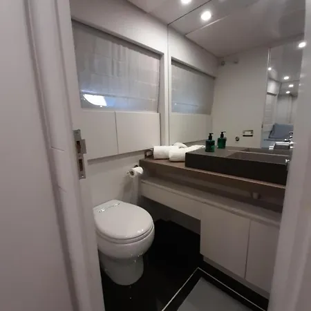 Luxury Yacht Portosole Πλωτό κατάλυμα *