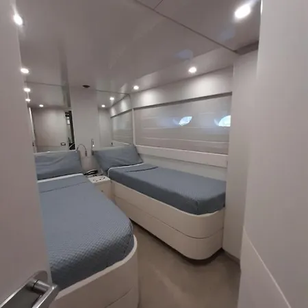 Πλωτό κατάλυμα Luxury Yacht Portosole Σαν Ρέμο