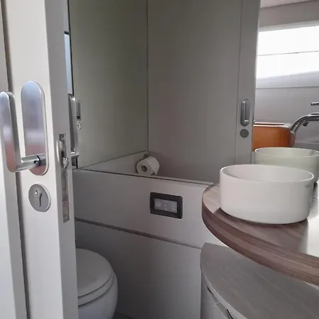 Luxury Yacht Portosole Πλωτό κατάλυμα