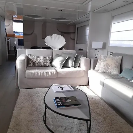 Botel Luxury Yacht Portosole