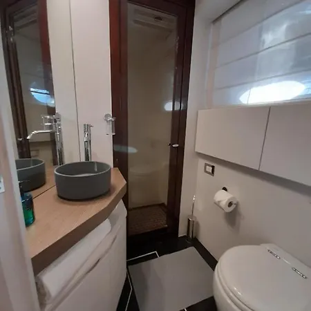 Luxury Yacht Portosole Botel *