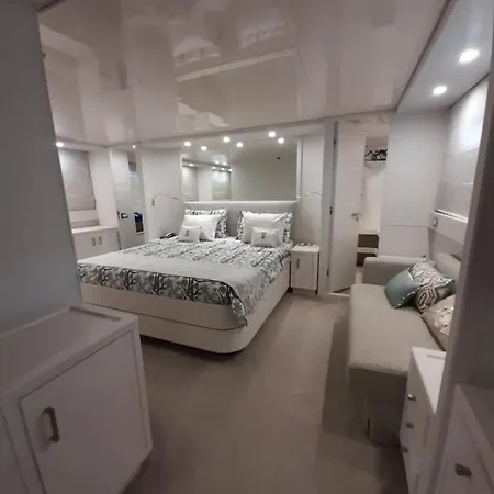 Botel Luxury Yacht Portosole Sanremo